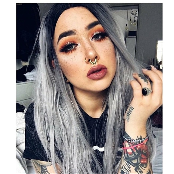 24” Ombre Gray Straight Lace Front Wig *NEW*